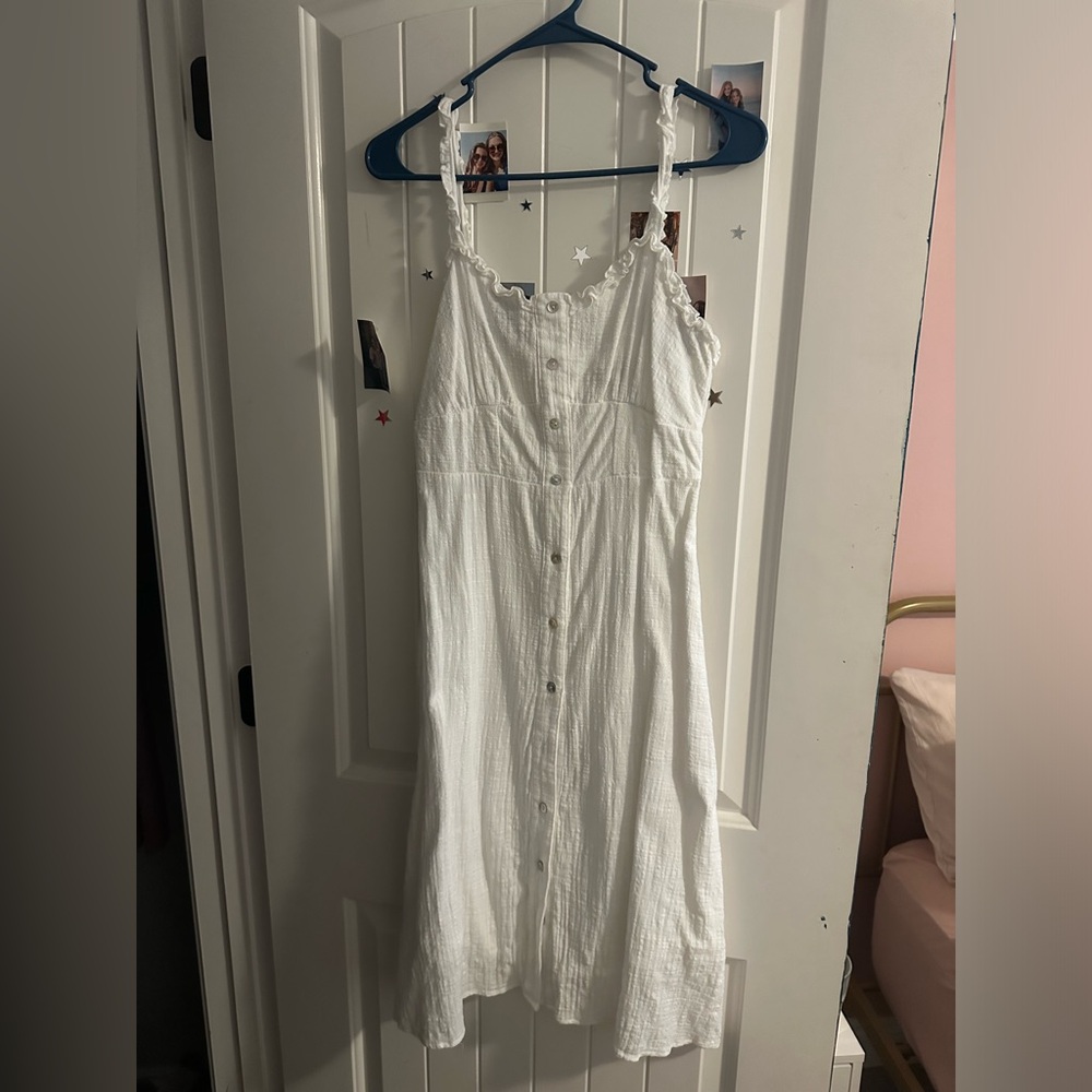 women’s gianni bini white button down midi dress with small ruffles